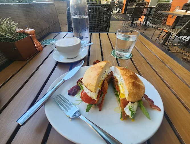 caroline-restaurant-dog-friendly